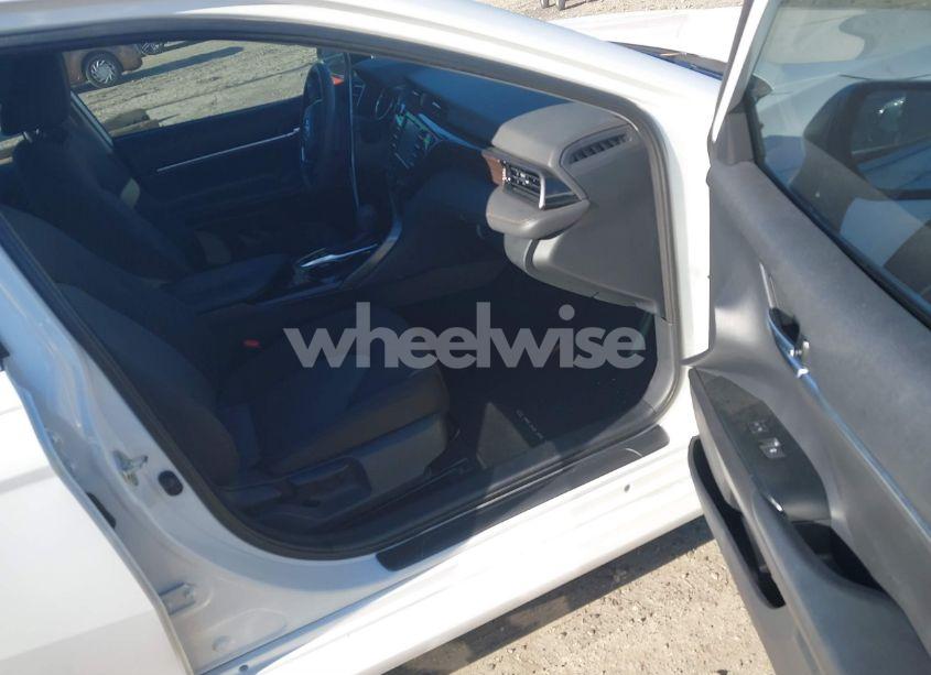 Photo 5 of 2019 Toyota Camry HYBRID LE (VIN 4T1B31HK6KU517869)