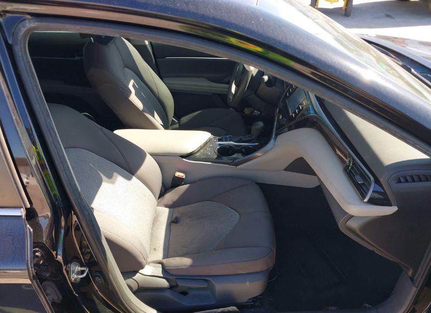 Photo 5 of 2019 Toyota Camry HYBRID LE (VIN 4T1B31HK7KU008485)