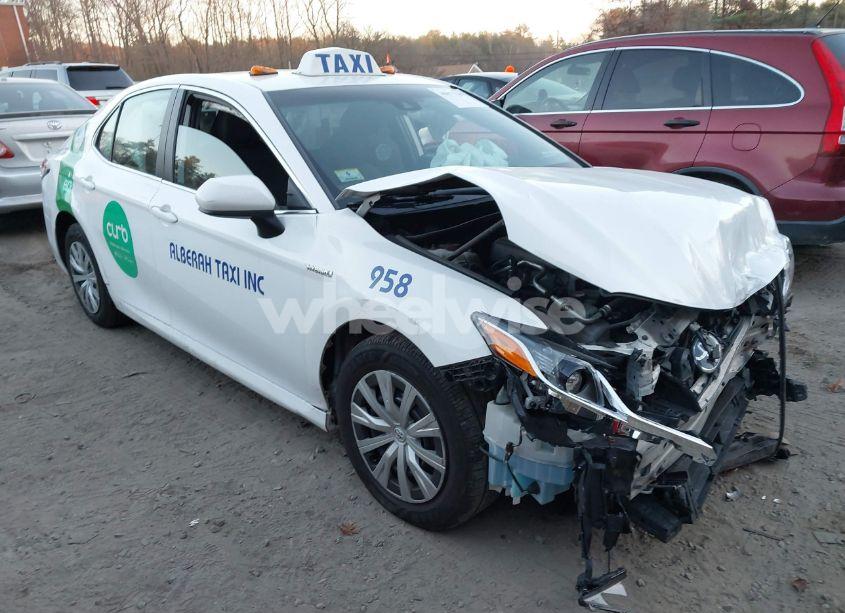 2019 Toyota Camry HYBRID LE (VIN 4T1B31HK7KU510090) main photo