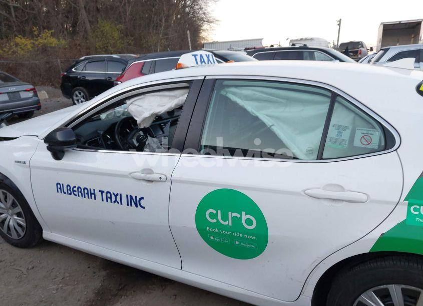 Photo 14 of 2019 Toyota Camry HYBRID LE (VIN 4T1B31HK7KU510090)