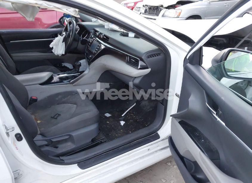 Photo 5 of 2019 Toyota Camry HYBRID LE (VIN 4T1B31HK7KU510090)