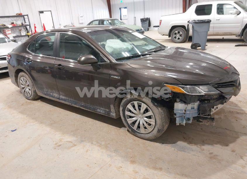 2019 Toyota Camry HYBRID LE (VIN 4T1B31HK7KU515645) main photo