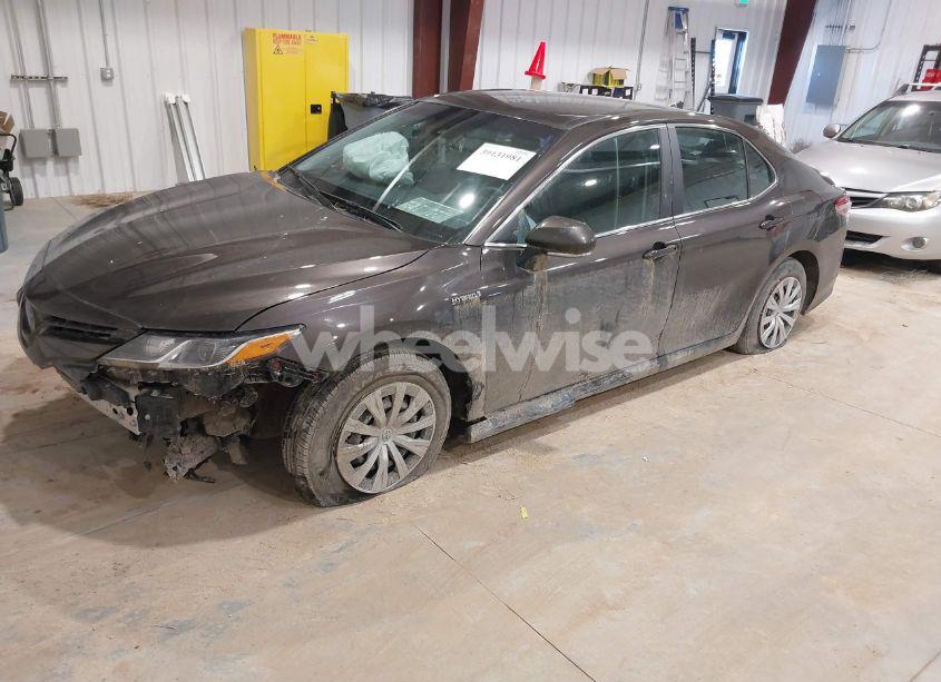 Photo 2 of 2019 Toyota Camry HYBRID LE (VIN 4T1B31HK7KU515645)