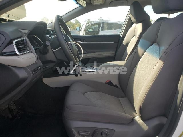 2018 TOYOTA CAMRY LE (VIN 4T1B31HK8JU002791) main photo