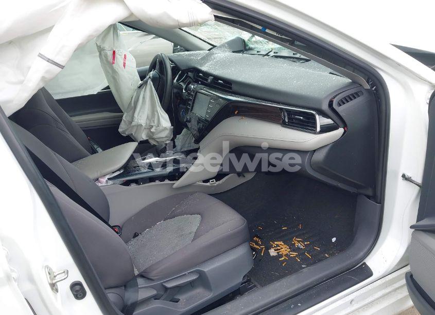 Photo 5 of 2019 Toyota Camry HYBRID LE (VIN 4T1B31HK8KU008558)