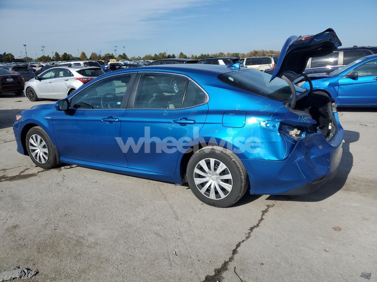Photo 2 of 2019 TOYOTA CAMRY LE (VIN 4T1B31HK8KU008592)