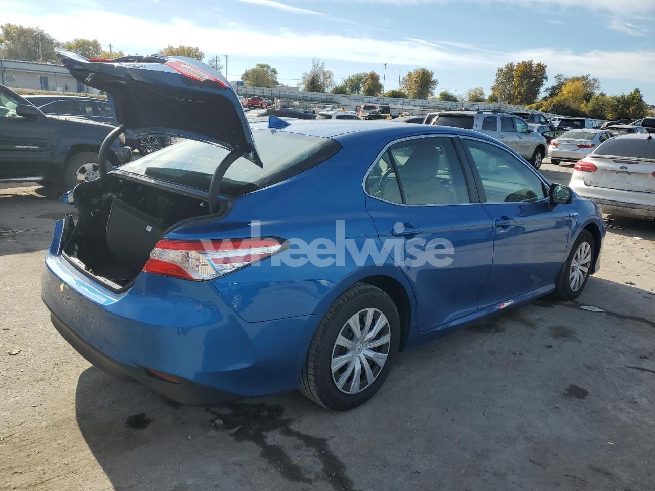 Photo 3 of 2019 TOYOTA CAMRY LE (VIN 4T1B31HK8KU008592)