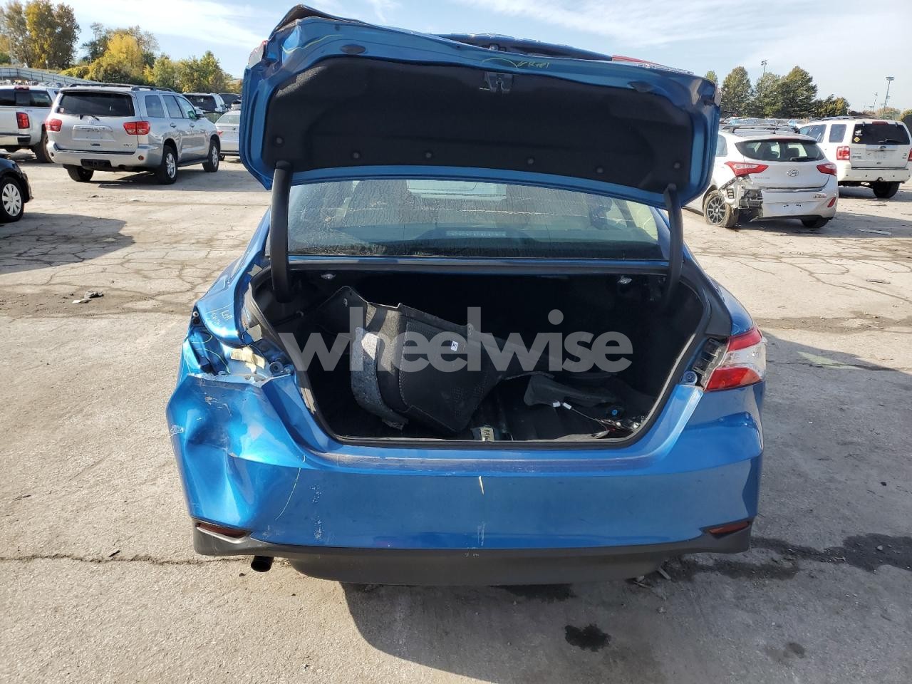 Photo 6 of 2019 TOYOTA CAMRY LE (VIN 4T1B31HK8KU008592)