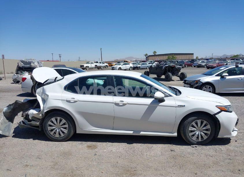 Photo 13 of 2018 Toyota Camry HYBRID LE (VIN 4T1B31HKXJU508333)