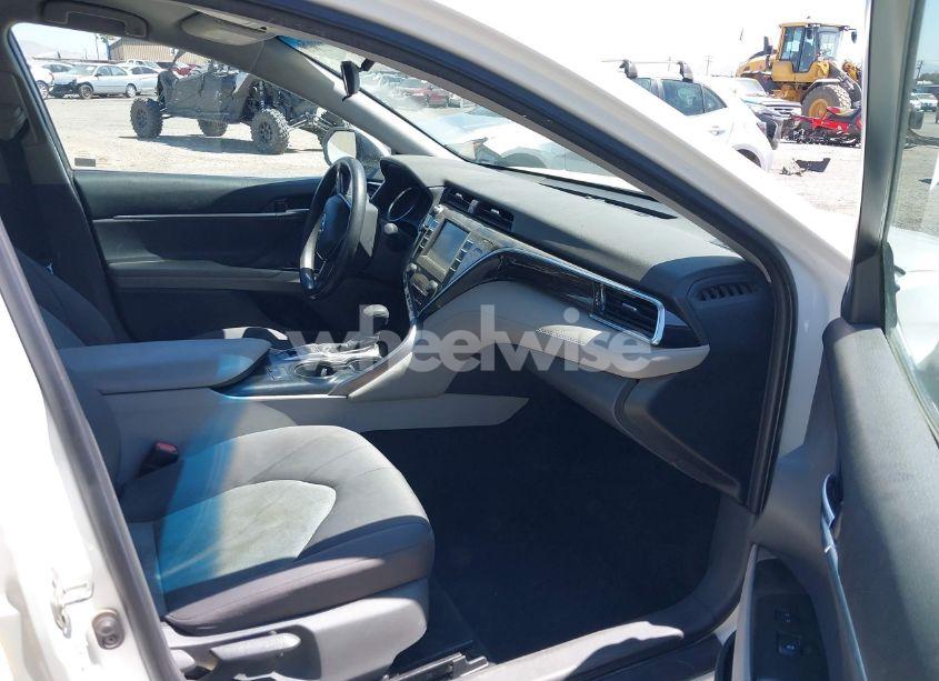 Photo 5 of 2018 Toyota Camry HYBRID LE (VIN 4T1B31HKXJU508333)