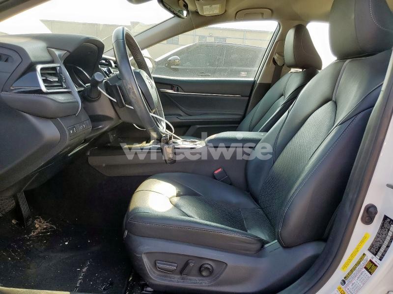 Photo 11 of 2018 TOYOTA CAMRY XSE (VIN 4T1B61HK0JU039731)