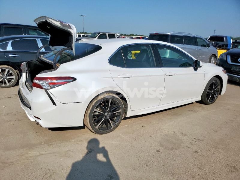 Photo 3 of 2018 TOYOTA CAMRY XSE (VIN 4T1B61HK0JU039731)