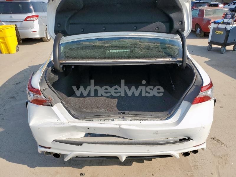 Photo 5 of 2018 TOYOTA CAMRY XSE (VIN 4T1B61HK0JU039731)