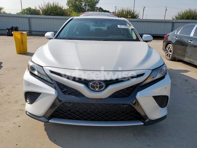Photo 8 of 2018 TOYOTA CAMRY XSE (VIN 4T1B61HK0JU039731)