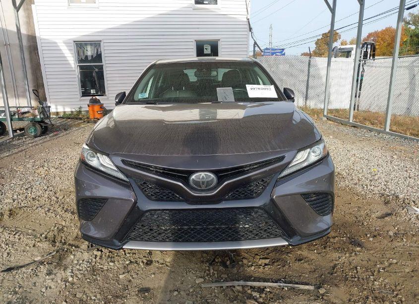 Photo 12 of 2018 Toyota Camry XSE (VIN 4T1B61HK0JU058506)