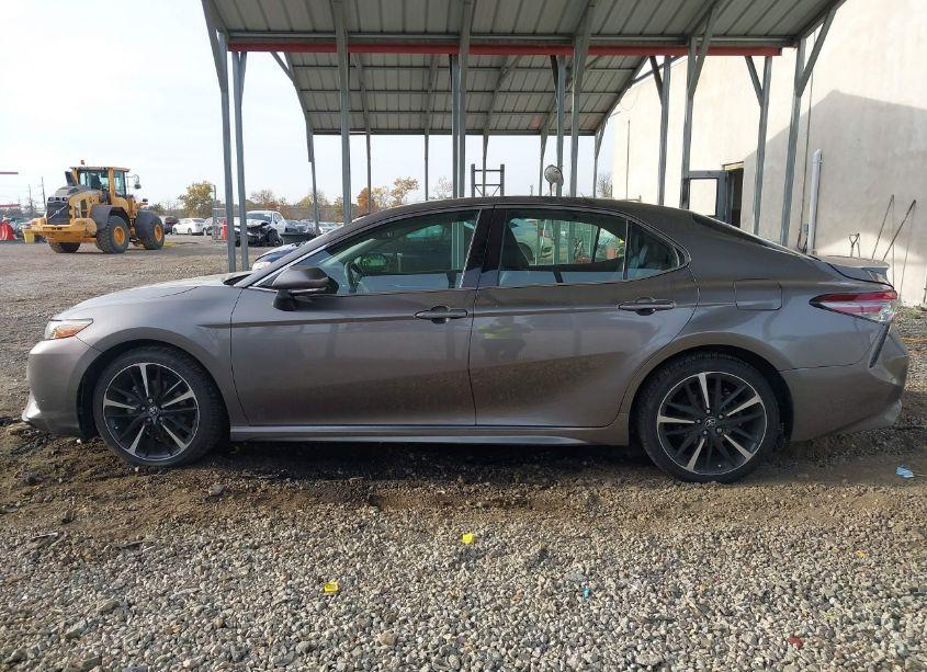 Photo 14 of 2018 Toyota Camry XSE (VIN 4T1B61HK0JU058506)