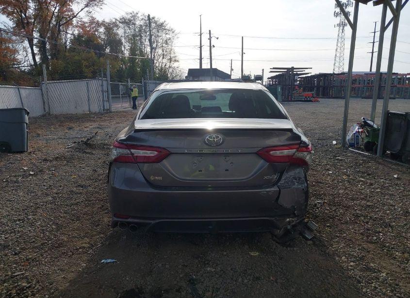 Photo 16 of 2018 Toyota Camry XSE (VIN 4T1B61HK0JU058506)