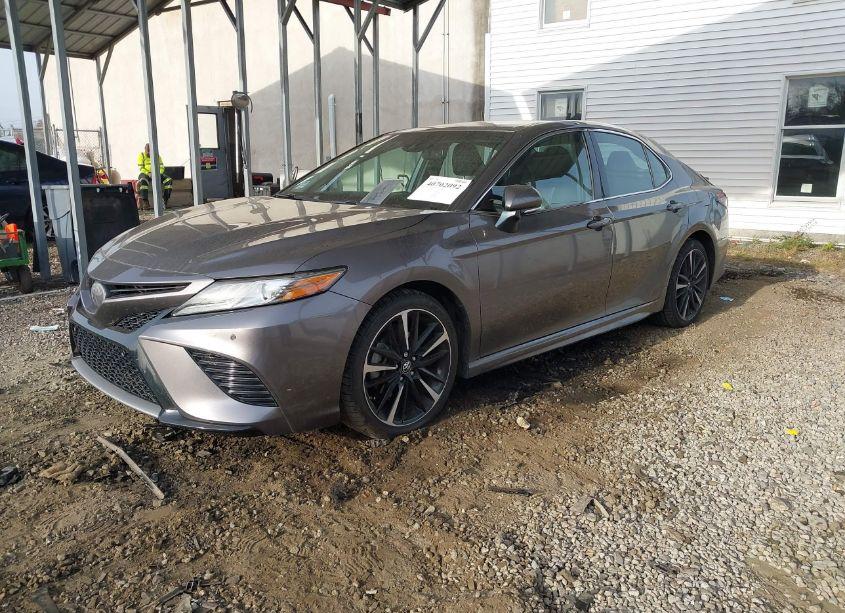 Photo 2 of 2018 Toyota Camry XSE (VIN 4T1B61HK0JU058506)