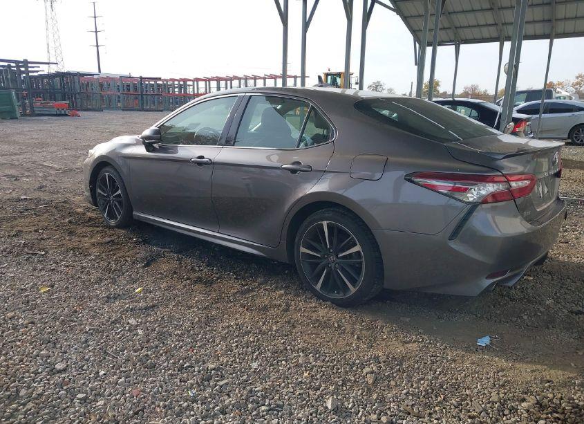Photo 3 of 2018 Toyota Camry XSE (VIN 4T1B61HK0JU058506)