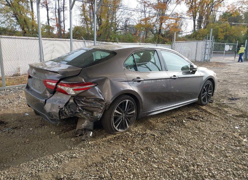 Photo 4 of 2018 Toyota Camry XSE (VIN 4T1B61HK0JU058506)