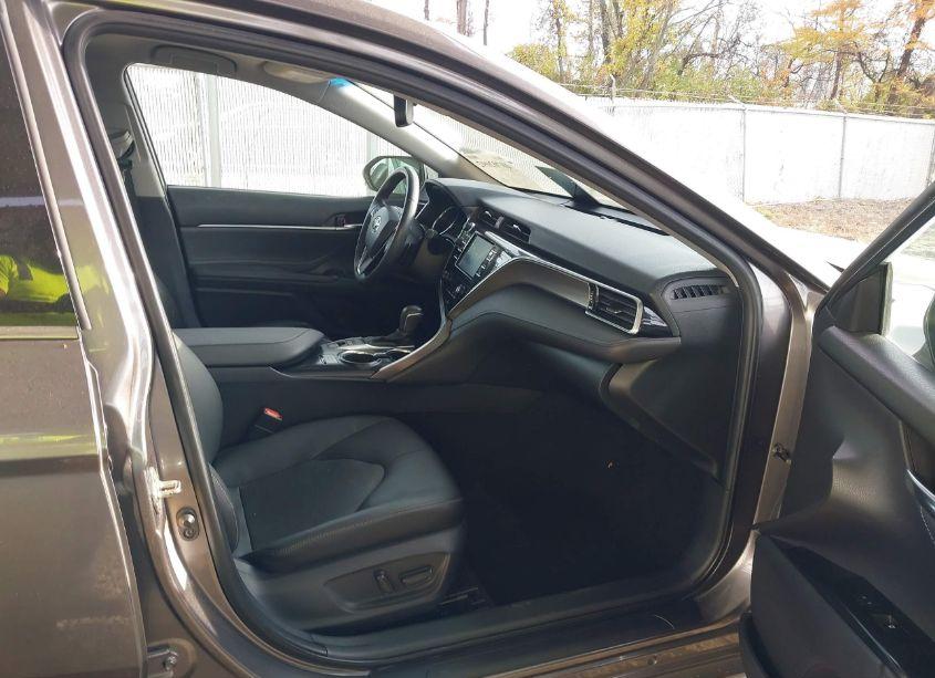 Photo 5 of 2018 Toyota Camry XSE (VIN 4T1B61HK0JU058506)