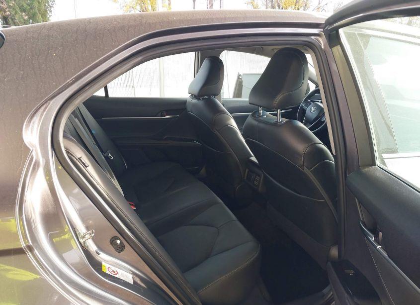 Photo 8 of 2018 Toyota Camry XSE (VIN 4T1B61HK0JU058506)