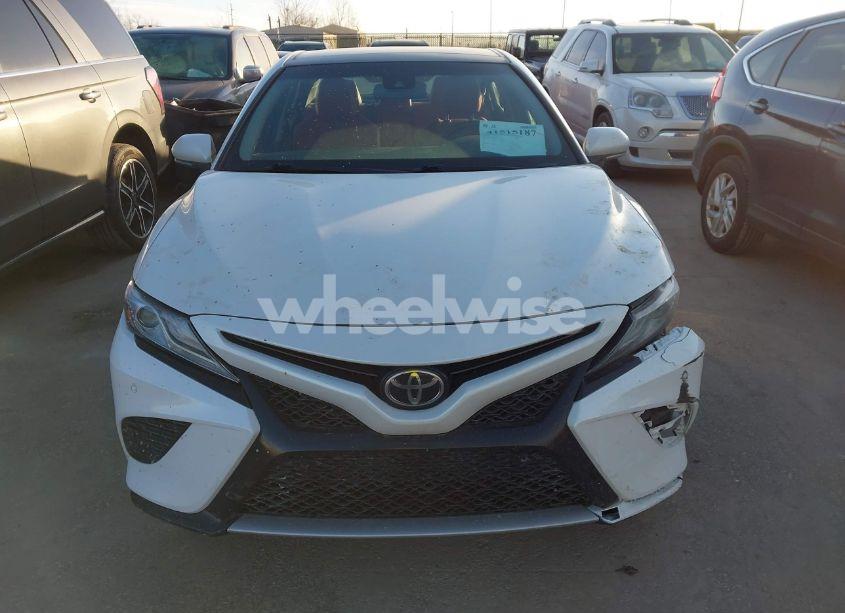 Photo 12 of 2018 Toyota Camry XSE (VIN 4T1B61HK0JU061468)