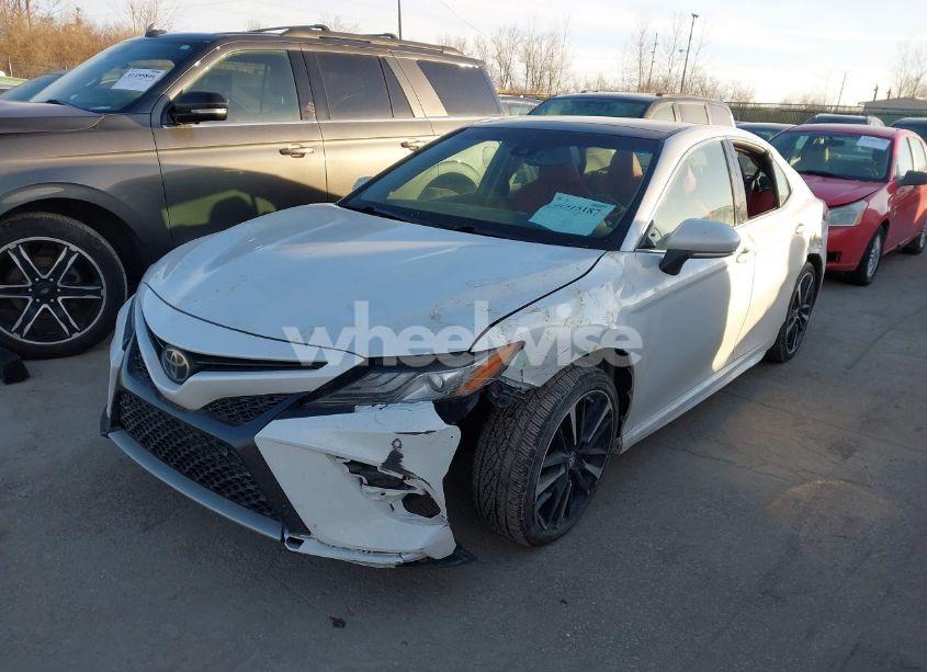 Photo 2 of 2018 Toyota Camry XSE (VIN 4T1B61HK0JU061468)