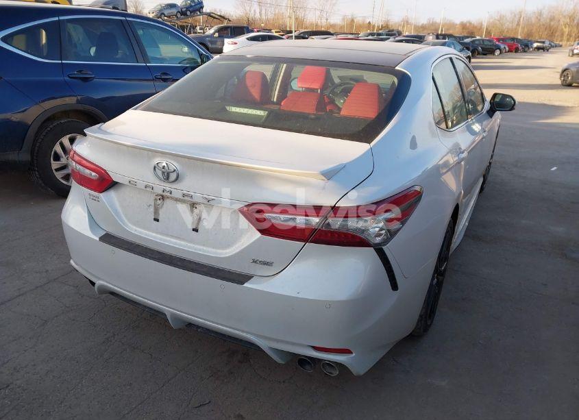 Photo 4 of 2018 Toyota Camry XSE (VIN 4T1B61HK0JU061468)