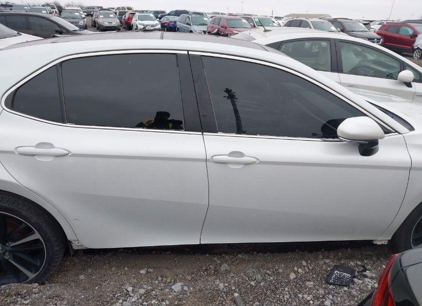 Photo 13 of 2018 Toyota Camry XSE (VIN 4T1B61HK0JU061809)