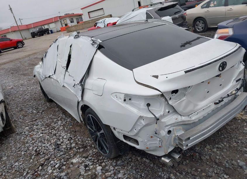 Photo 3 of 2018 Toyota Camry XSE (VIN 4T1B61HK0JU061809)