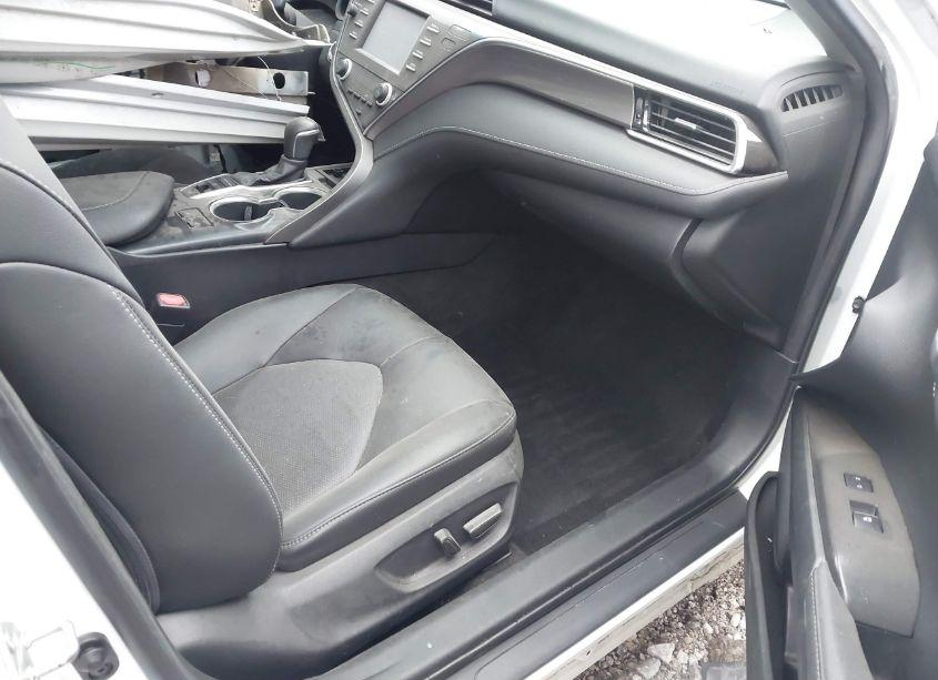 Photo 5 of 2018 Toyota Camry XSE (VIN 4T1B61HK0JU061809)