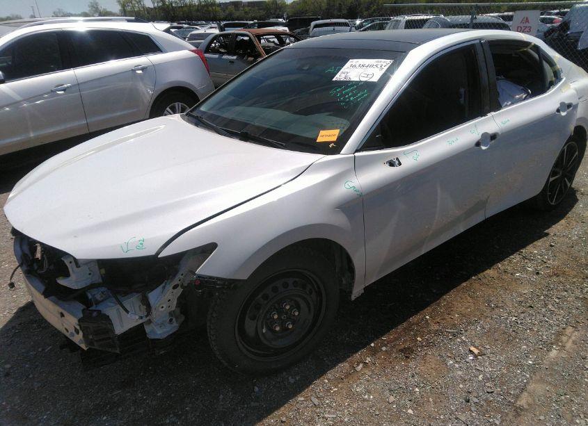 Photo 6 of 2018 Toyota Camry XSE (VIN 4T1B61HK0JU061809)