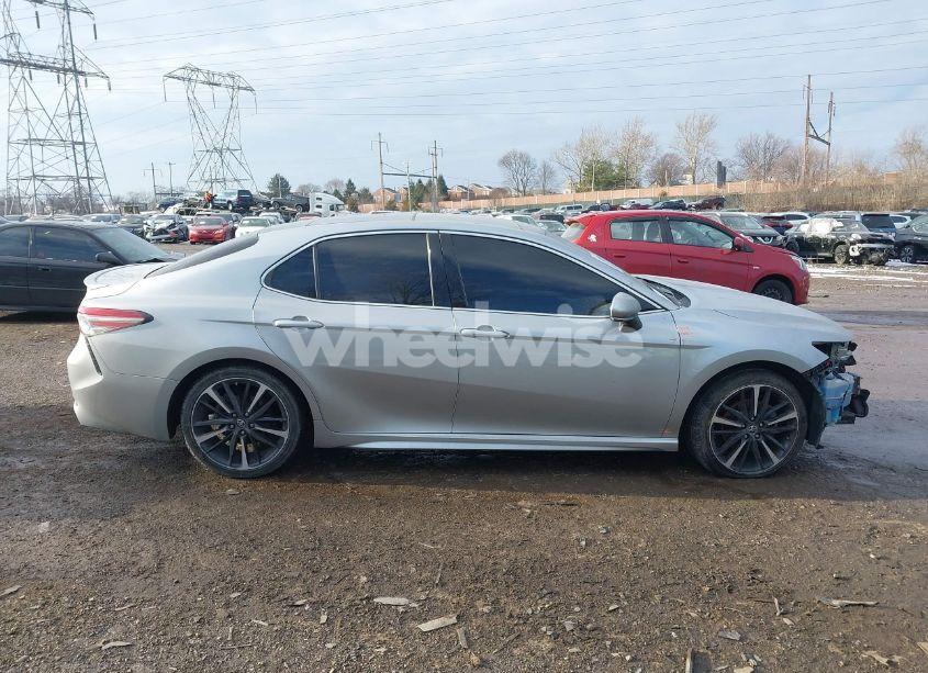 Photo 13 of 2018 Toyota Camry XSE (VIN 4T1B61HK0JU128330)