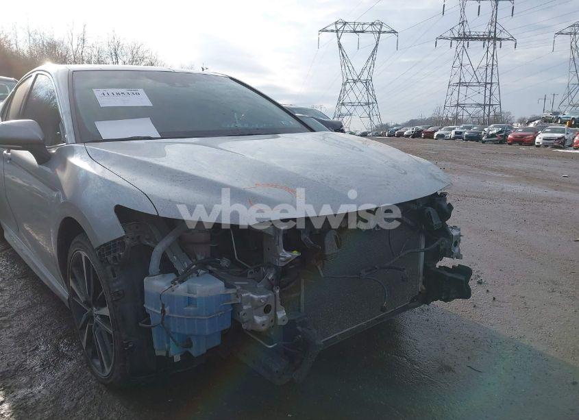 Photo 17 of 2018 Toyota Camry XSE (VIN 4T1B61HK0JU128330)