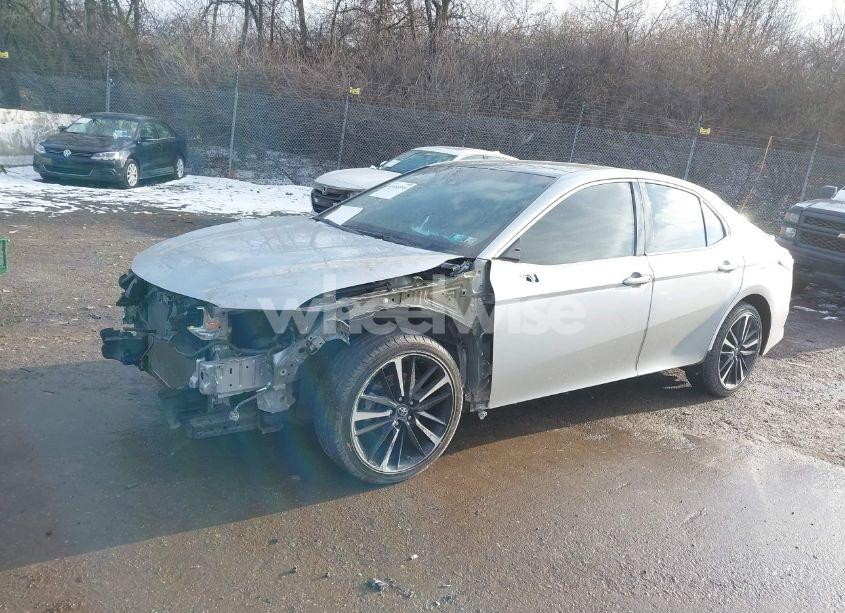 Photo 2 of 2018 Toyota Camry XSE (VIN 4T1B61HK0JU128330)