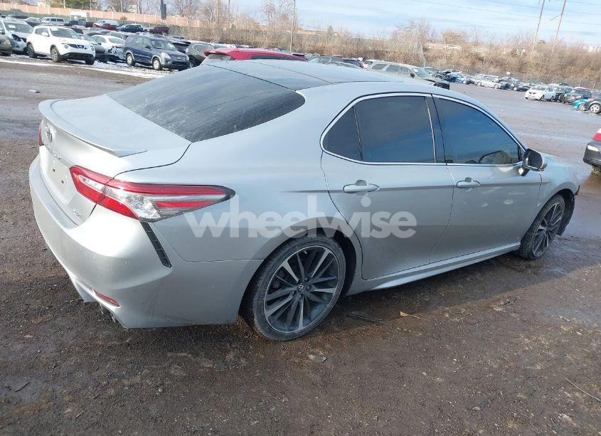 Photo 4 of 2018 Toyota Camry XSE (VIN 4T1B61HK0JU128330)