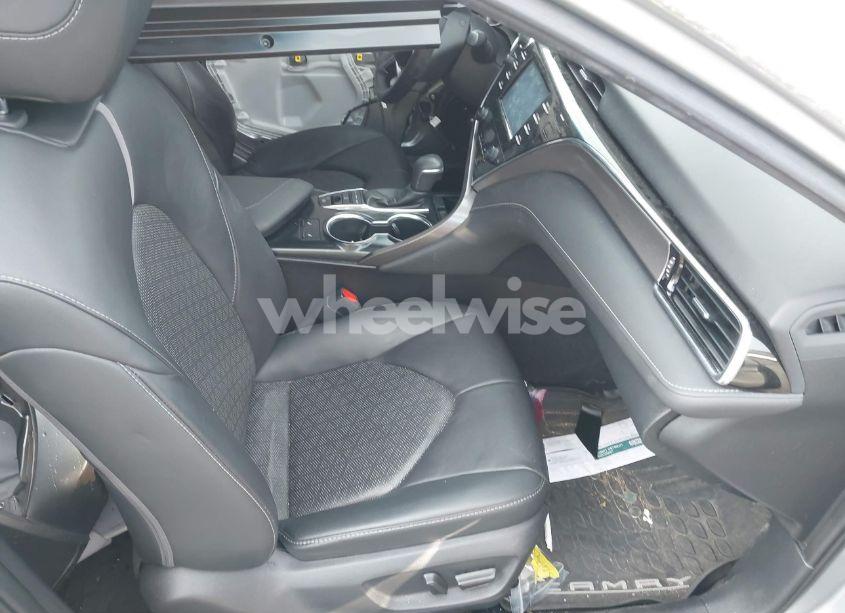 Photo 5 of 2018 Toyota Camry XSE (VIN 4T1B61HK0JU128330)