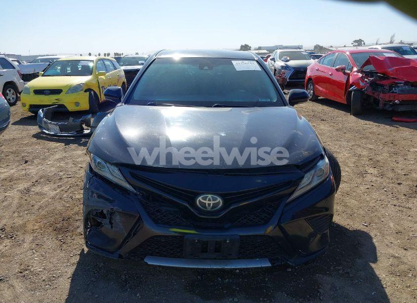 Photo 12 of 2018 Toyota Camry XSE (VIN 4T1B61HK0JU131227)