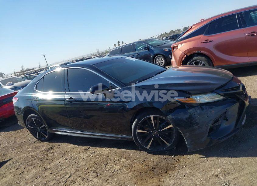 Photo 13 of 2018 Toyota Camry XSE (VIN 4T1B61HK0JU131227)