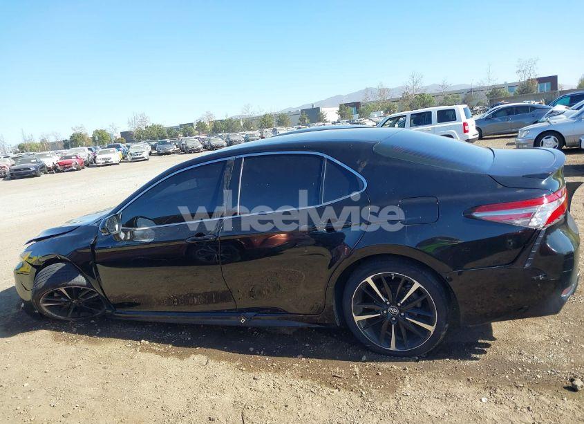 Photo 14 of 2018 Toyota Camry XSE (VIN 4T1B61HK0JU131227)