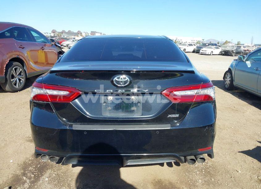 Photo 16 of 2018 Toyota Camry XSE (VIN 4T1B61HK0JU131227)