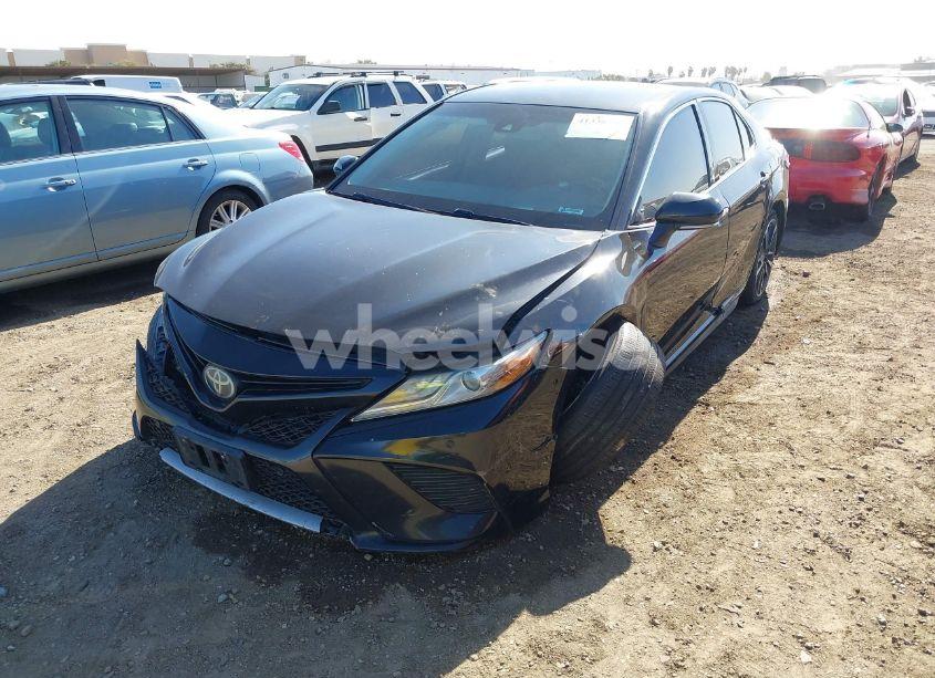 Photo 2 of 2018 Toyota Camry XSE (VIN 4T1B61HK0JU131227)