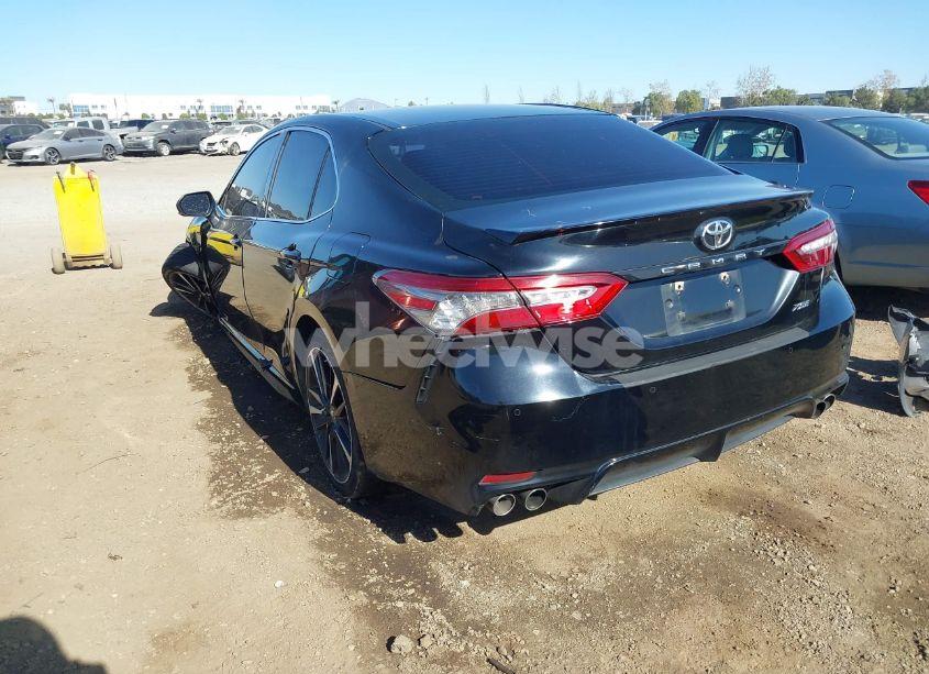 Photo 3 of 2018 Toyota Camry XSE (VIN 4T1B61HK0JU131227)