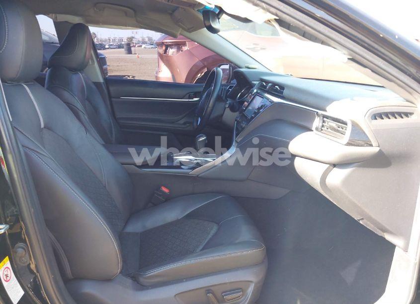 Photo 5 of 2018 Toyota Camry XSE (VIN 4T1B61HK0JU131227)