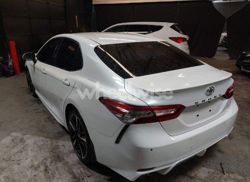 Photo 3 of 2018 Toyota Camry XSE (VIN 4T1B61HK0JU153826)