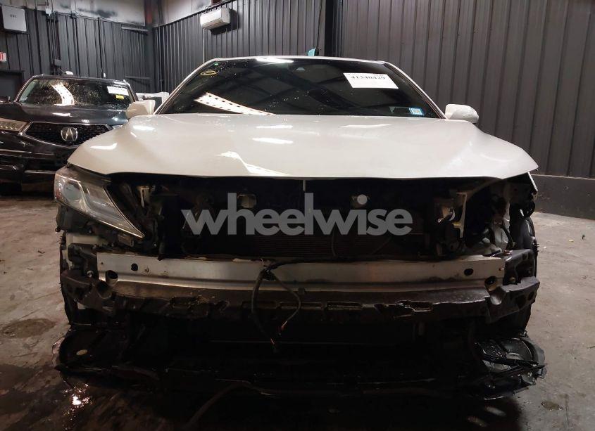 Photo 6 of 2018 Toyota Camry XSE (VIN 4T1B61HK0JU153826)