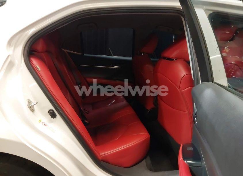 Photo 8 of 2018 Toyota Camry XSE (VIN 4T1B61HK0JU153826)