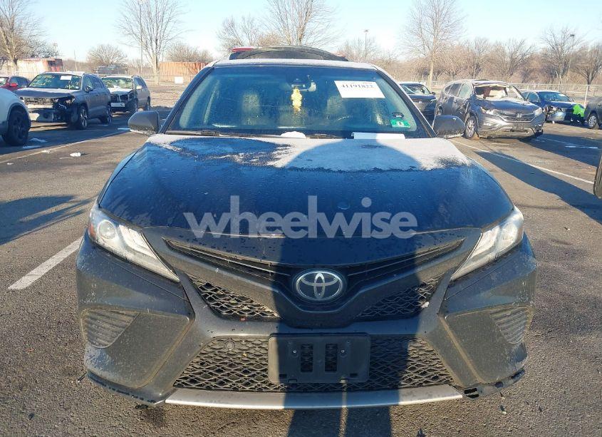 Photo 13 of 2018 Toyota Camry XSE (VIN 4T1B61HK0JU508543)