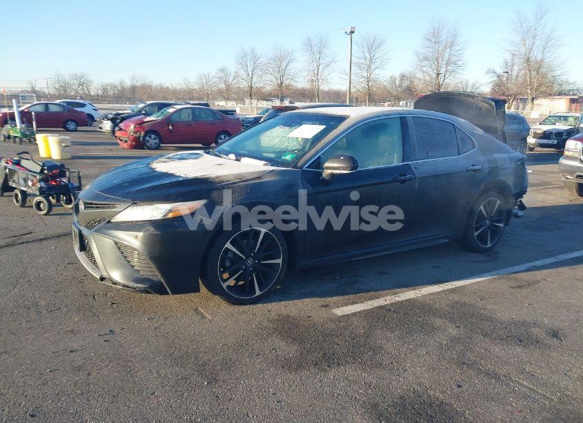 Photo 2 of 2018 Toyota Camry XSE (VIN 4T1B61HK0JU508543)